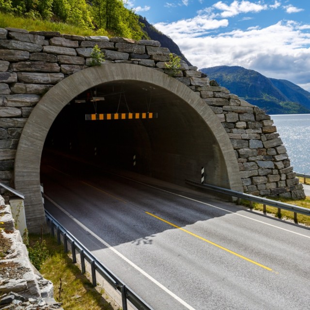 Tunnelduk for fjellhaller og veitunneler