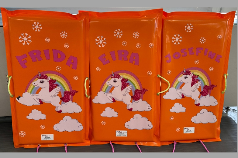 Akematte med navnetrykk og bilde